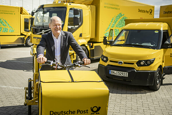 Bundeskanzler Olaf Scholz besucht Briefzentrum in Stahnsdorf