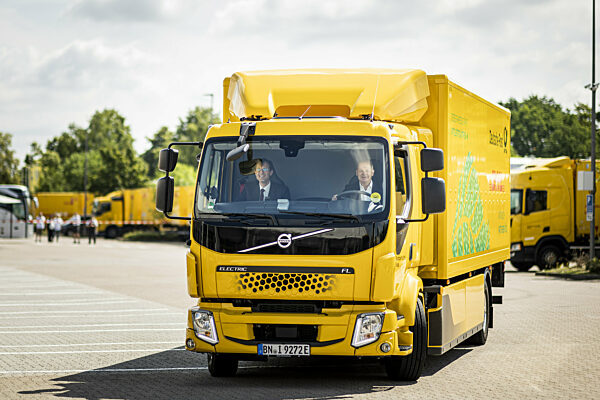 Bundeskanzler Olaf Scholz besucht Briefzentrum in Stahnsdorf