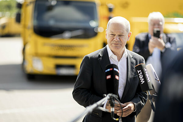 Bundeskanzler Olaf Scholz besucht Briefzentrum in Stahnsdorf