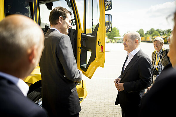 Bundeskanzler Olaf Scholz besucht Briefzentrum in Stahnsdorf