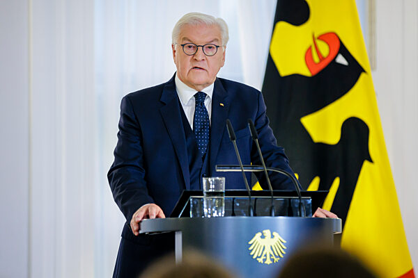 Bundespraesident Steinmeier, gibt zu den aktuellen Themen ein Pressestatemant