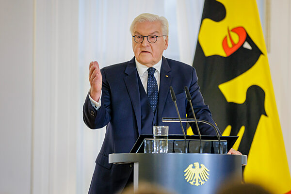 Bundespraesident Steinmeier, gibt zu den aktuellen Themen ein Pressestatemant