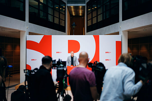 Matthias Miersch informiert ueber den Ausgang des SPD-Mitgliedervotums