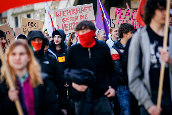 Schulstreik gegen Wehrpflicht