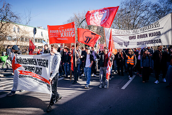 Schulstreik gegen Wehrpflicht