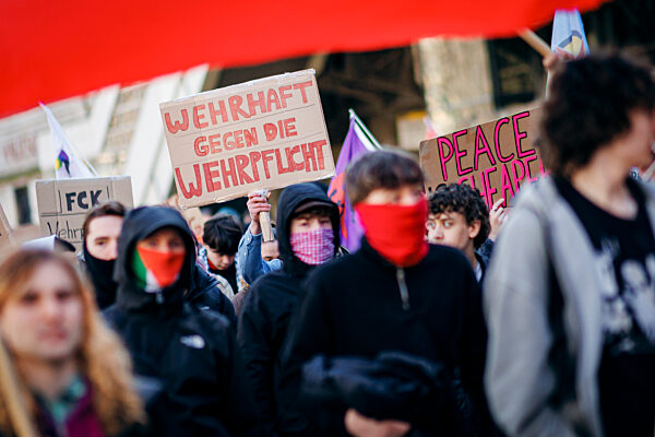 Schulstreik gegen Wehrpflicht