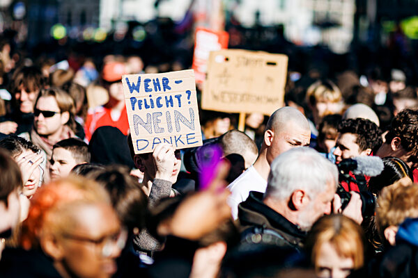 Schulstreik gegen Wehrpflicht