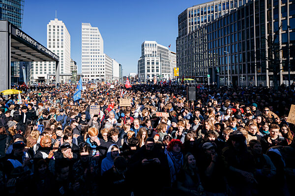 Schulstreik gegen Wehrpflicht
