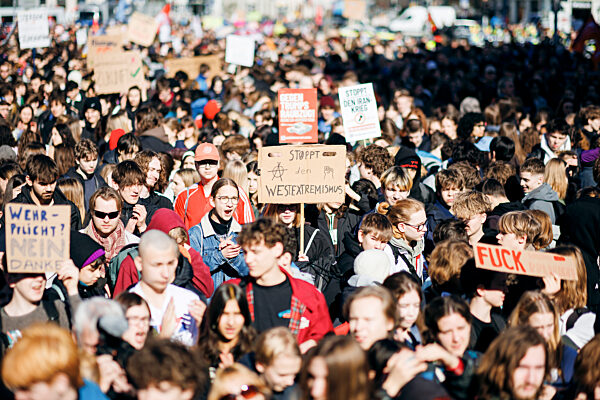 Schulstreik gegen Wehrpflicht