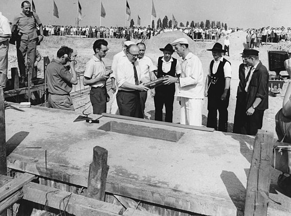 DDR - Grundsteinlegung Halle-Neustadt 1964