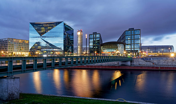 Cube Berlin, new modern office building near main station, Wahsington square, glas facade, reflection