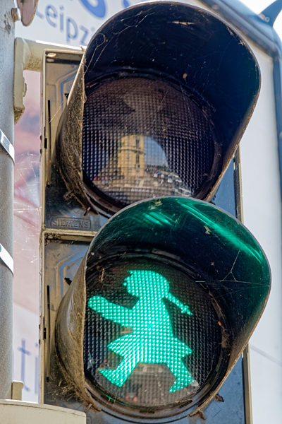 Ampelfrau, Ampelweibchen, Ampelmaedchen, Fussgaengerampel Leipzig, Sachsen ,