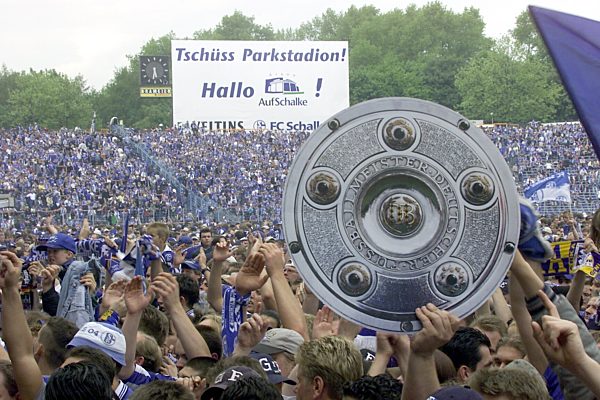 Fußball: Zu früher Jubel im Schalker Parkstadion