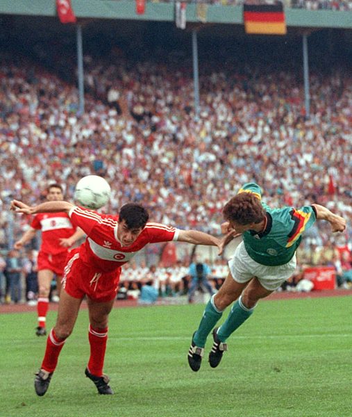 Fußball: Andreas Möller im Türkei-Spiel in Aktion