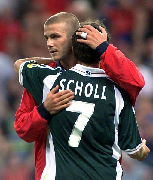 Fußball-EM 2000: Umarmung Mehmet Scholl - David Beckham