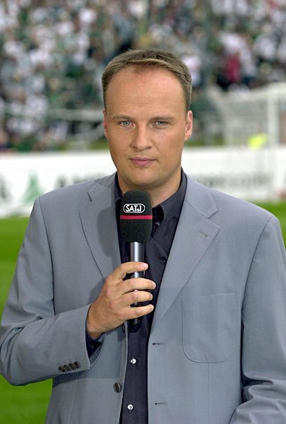 Fußball: ran-Moderator Oliver Welke im Stadion