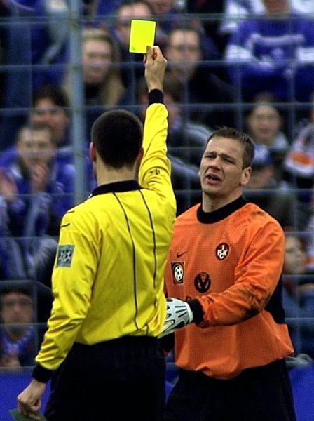 Fußball: Gelbe Karte für FCK-Torhüter Georg Koch