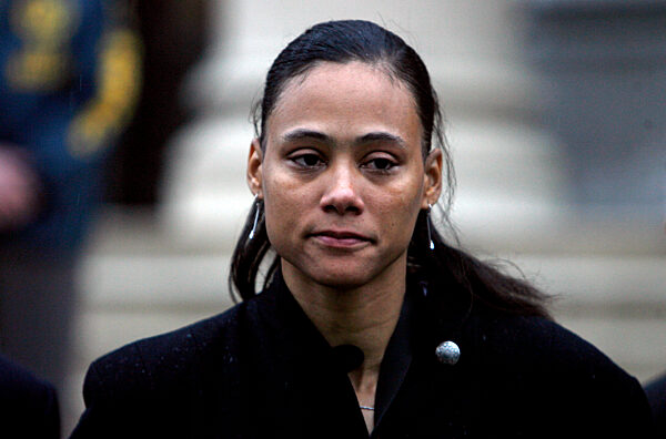 2028-01-11 - 20. Jahrestag: Gefängnisstrafe für US-Sprintstar Marion Jones wegen Falschaussage Ein Gericht im US-Bundesstaat New York verurteilt die ehemalige Weltklasse-Sprinterin Marion Jones wegen zweimaliger Falschaussage zu sechs Monaten Gefängnis. Jones ist der erste Sportstar, der wegen eines Doping-Vergehens hinter Gitter muss.