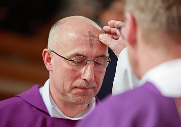 Aschermittwoch -Aschekreuz