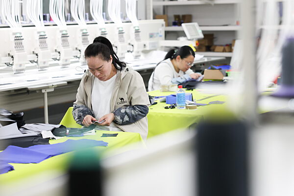 Jiangsu Lianyungang Enterprises Busy in Production During Second Quarter