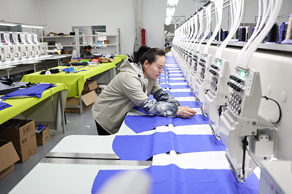 Jiangsu Lianyungang Enterprises Busy in Production During Second Quarter