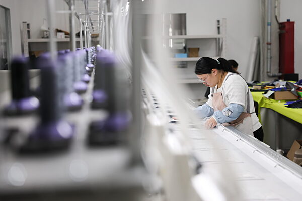 Jiangsu Lianyungang Enterprises Busy in Production During Second Quarter