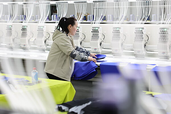 Jiangsu Lianyungang Enterprises Busy in Production During Second Quarter