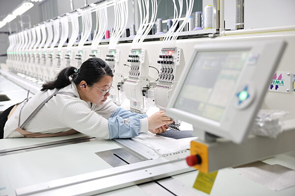 Jiangsu Lianyungang Enterprises Busy in Production During Second Quarter