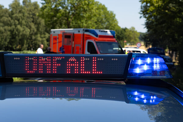 Symbolbilder - Themenbild - Unfall - Blaulicht