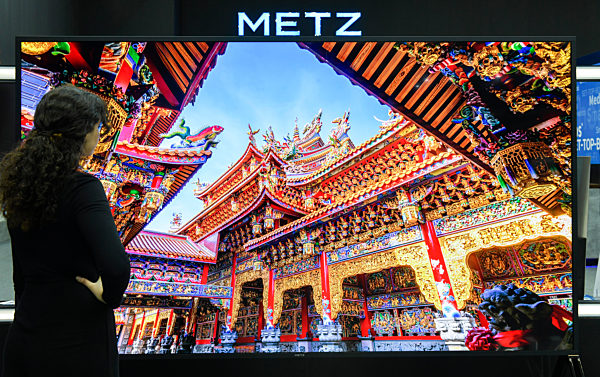 120 Zoll 8k Fernseher von Metz, Internationale Funkaustellung, Berlin 2019, Deutschland