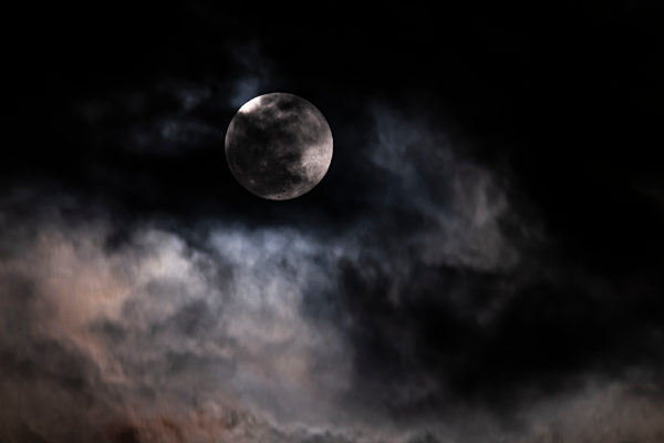 Vollmond unter Wolken, Full moon among clouds