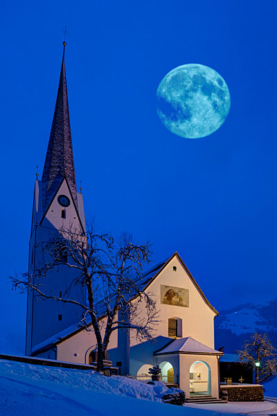 oesterreich, Biosphaere-Park-Grosse Walsertal, Sonntag Bierkrug, Sonntag Kirche, 888 m, bei Tagesanbruch, Austria, Biosphere Park Grosses Walsertal, Sonntag Stein, Sonntag Church, 888 m, at dawn