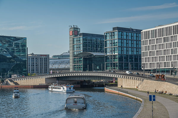 Bürohaus Cube, Washingtonplatz, Hauptbahnhof, PWC, Spree, Moabit, Mitte, Berlin, Deutschland
