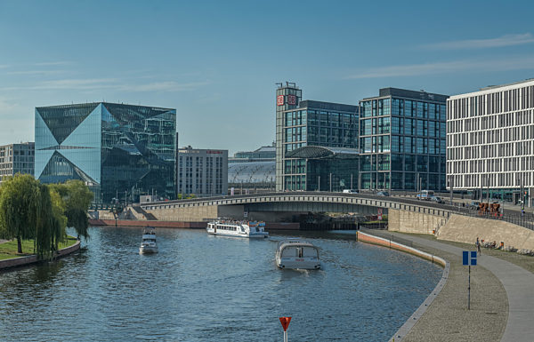 Bürohaus Cube, Washingtonplatz, Hauptbahnhof, PWC, Spree, Moabit, Mitte, Berlin, Deutschland