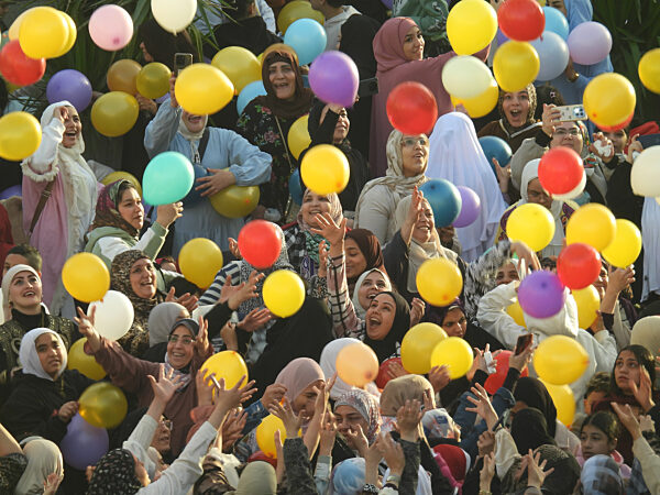 Eid al-Fitr: Ende des Fastenmonats Ramadan Das Eid al-Fitr markiert für Musliminnen und Muslime weltweit den Abschluss des Fastenmonats Ramadan.