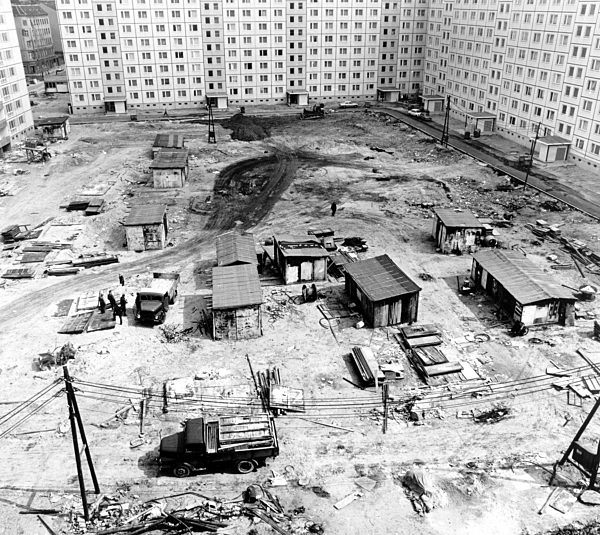 DDR - Bauarbeiten in Wohnsiedlung