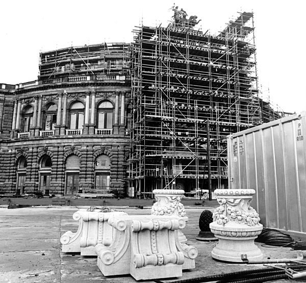 DDR - Wiederaufbau der Semperoper