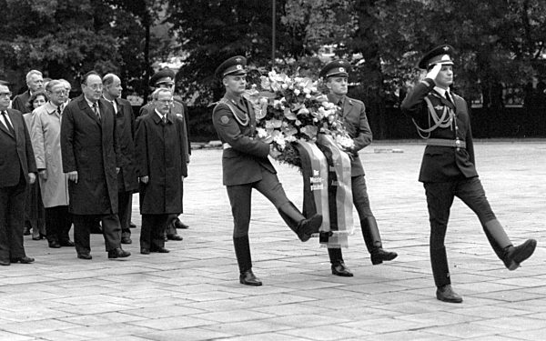 Am 12. September 1990 wurde in Moskau das vereinte Deutschland als...