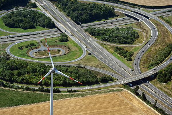 Windrad am Autobahnkreuz Wanlo