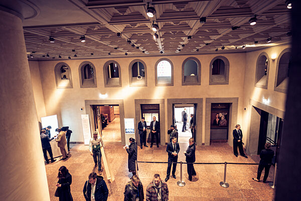 Dynamic Interactions at the Munich Security Conference Venue