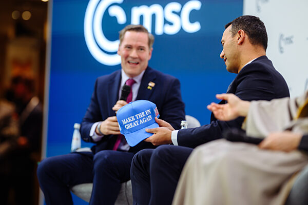 Diplomatic Discussion at MSC 2026: Symbolic Gesture with UN-Themed Cap