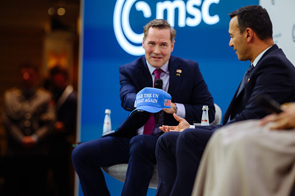 Diplomatic Discussion with Symbolic Gesture at MSC 2026