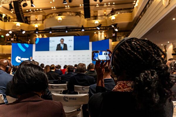 Engaged Audience Captures Key Moments at Munich Security Conference