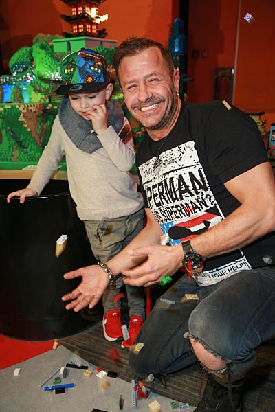 Grovüe LEGO NINJAGO -Tempel-Erv?ffnung im Legoland Berlin in Sony Center