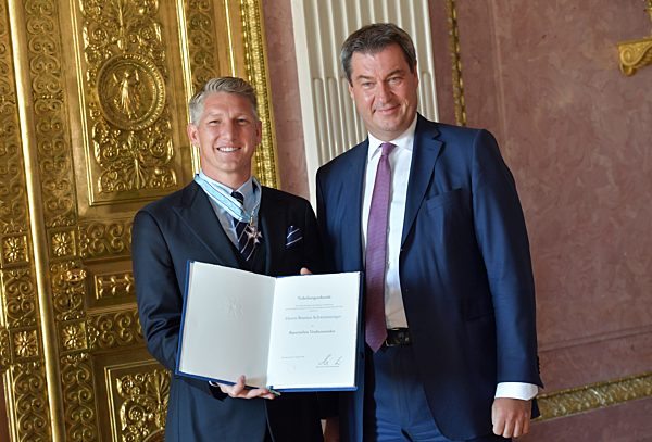 Verleihung des Bayerischen Verdienstorden an Bastian Schweinsteiger