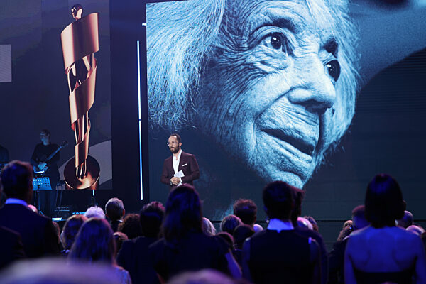 Igor Levit
Laudator BESTE FILMMUSIK Trauerede für Margot Friedländer
bei...