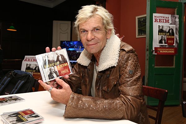 Verleihung der Goldene Schallplatte an Matthias Reim fuer seine CD - Die Leichtigkeit des Seins