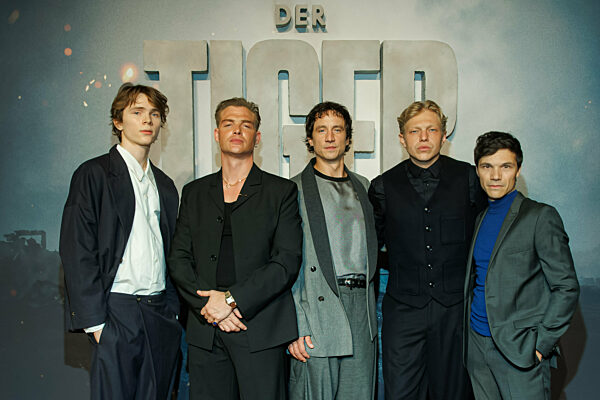 Weltpremiere - Der Tiger -