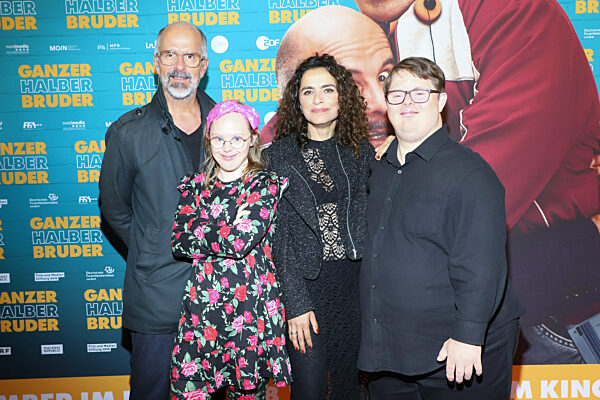 Kinopremiere - Ganzer halber Bruder - in Hamburg