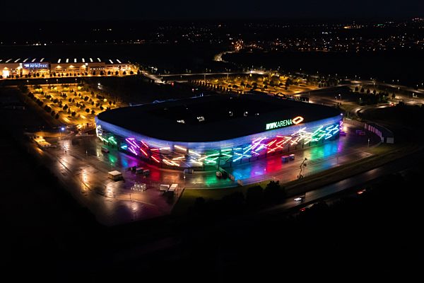 WWK Arena in den Regenbogenfarben, FC Augsburg, 23.06.2021